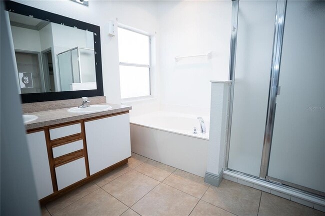 Building Photo - 546 Bloomingdale Dr