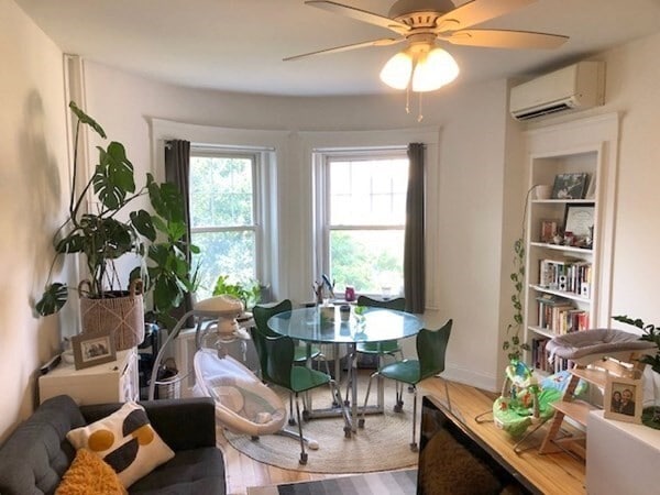 Building Photo - 176 Naples Rd