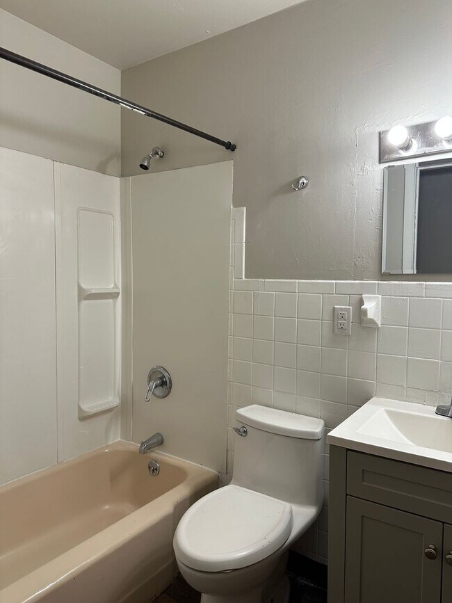 Building Photo - 919-921 Weyant Avenue