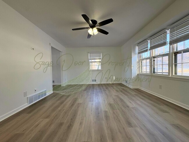 Building Photo - BEAUTIFULLY UPDATED 5 BED/ 3 BATH HOME WITH OVERSIZED GARAGE