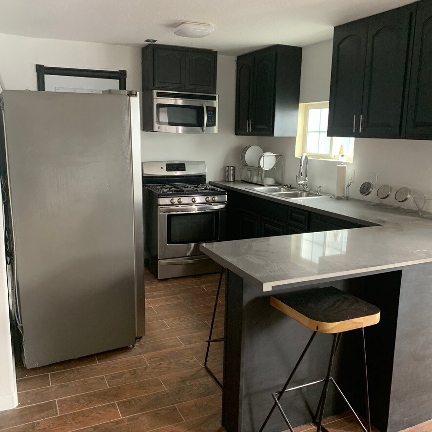 Building Photo - 2717 W Vernon Ave