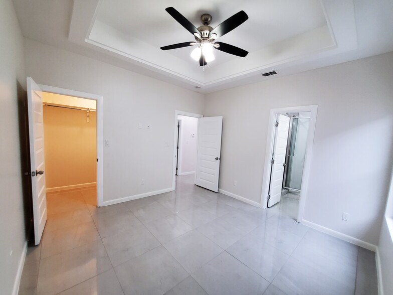 Building Photo - 2605 E Hackberry Ave