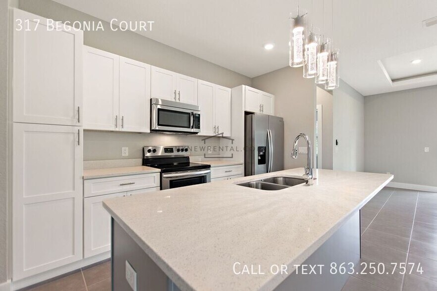 Building Photo - 317 Begonia Ct