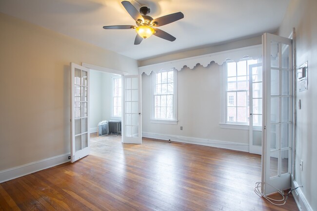 Building Photo - Amazing 2 BR/1 BA Condo in Georgetown, DC!