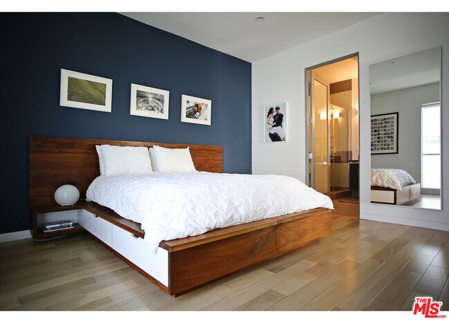 Building Photo - 1211 N Garbo Ln