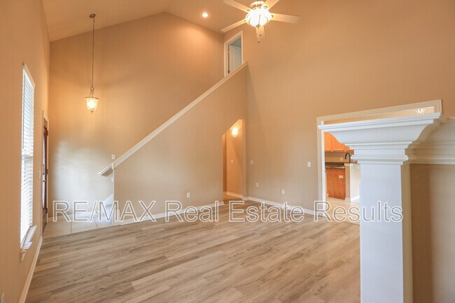 Building Photo - 1511 Benjamin Grn