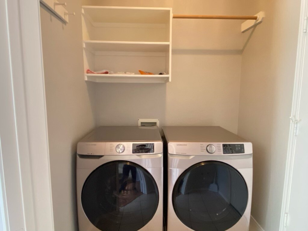 Building Photo - 2326 Clover Ridge Dr