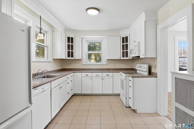 Building Photo - 815 E Main St