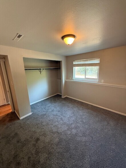 Building Photo - 3410 El Morro Rd