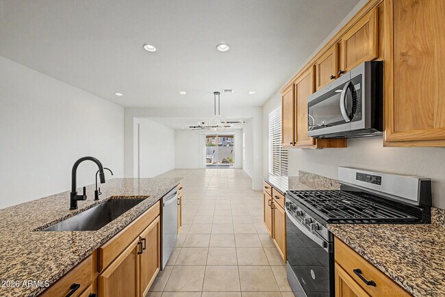 Building Photo - 8954 W San Juan Ave