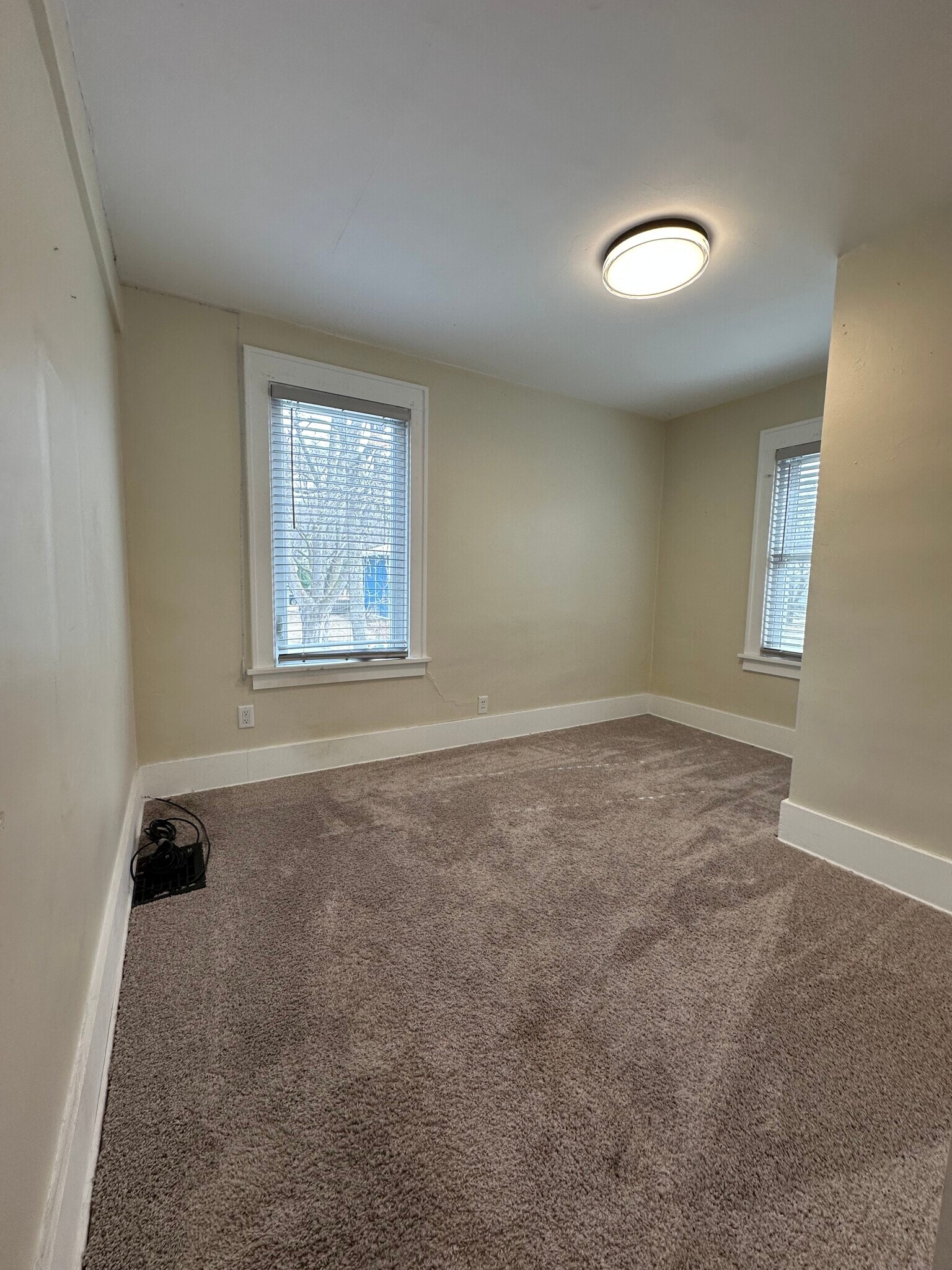 Building Photo - 930 N 5th St