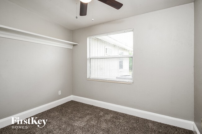 Building Photo - 8013 Powell Dr