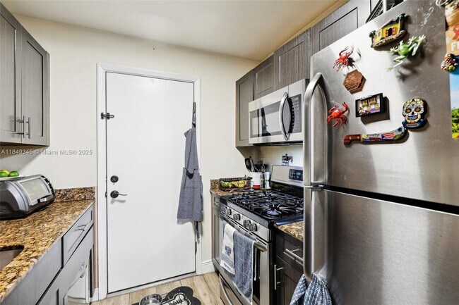 Building Photo - 14500 SW 88th Ave