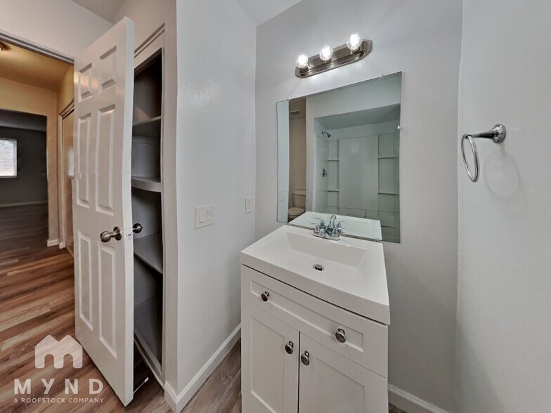 Building Photo - 2009 W Newcastle Cir