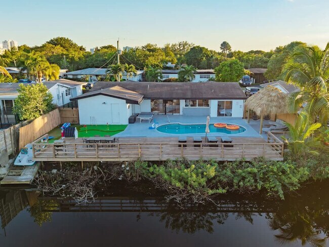 Building Photo - 2365 NE 195th St