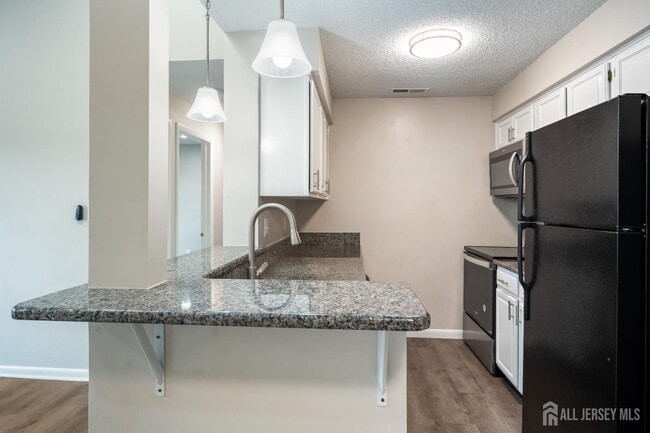 Building Photo - 607 Ravens Crest Dr