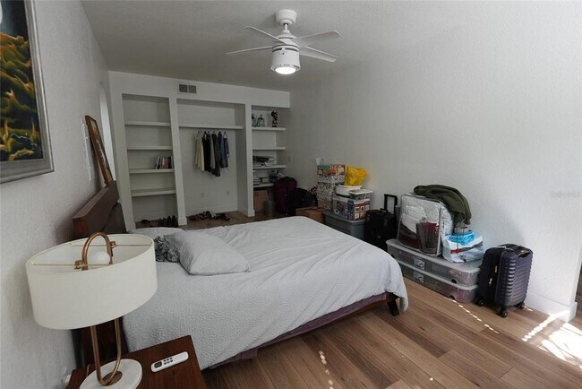 Building Photo - 911 N Orange Ave