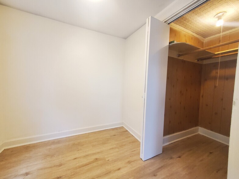 Building Photo - 66 Broadway