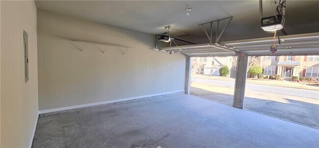 Building Photo - 350 Gaines Oak Way