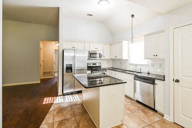 Building Photo - 2639 Cherry Tree Dr