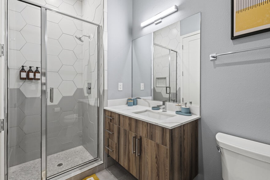 Building Photo - 1812 Hickory St