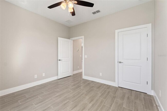 Building Photo - 643 James Ct