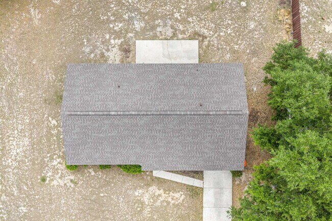 Building Photo - Recently updated 3BR, 2BA in The Shores