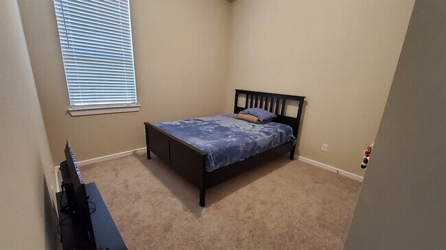 Building Photo - 305 Rise Ln