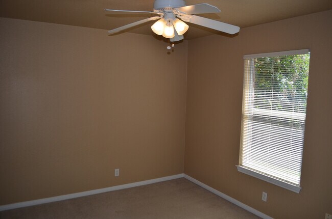 Building Photo - Fantastic 4BR/2BA in Highly Sought After Country Trails!