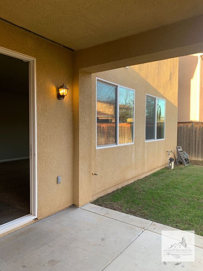Building Photo - Spacious 4 Bedroom 3 Bath Home in Harlan R...
