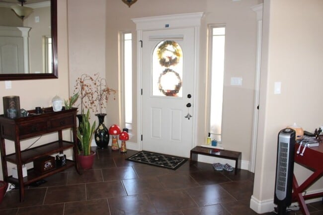 Building Photo - Fantastic home located in West Hill