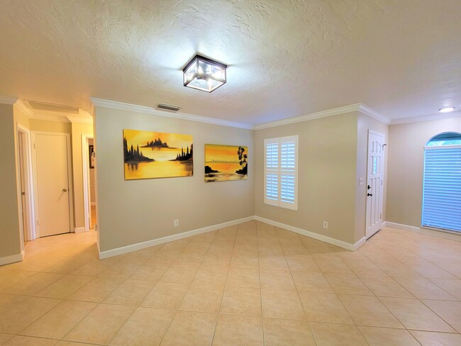 Building Photo - 1905 Robalo Dr