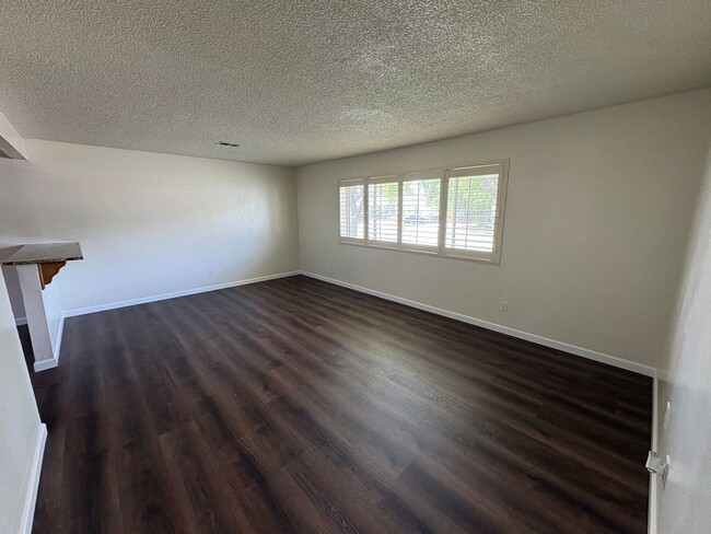 Building Photo - Corner lot home near Shopping Center Available Now!