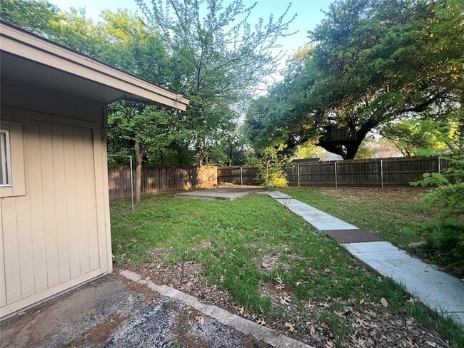 Building Photo - 332 Belmont Dr
