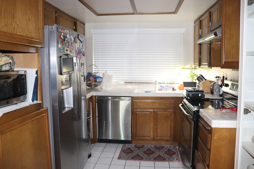 Kitchen - 1833 Caddington Dr