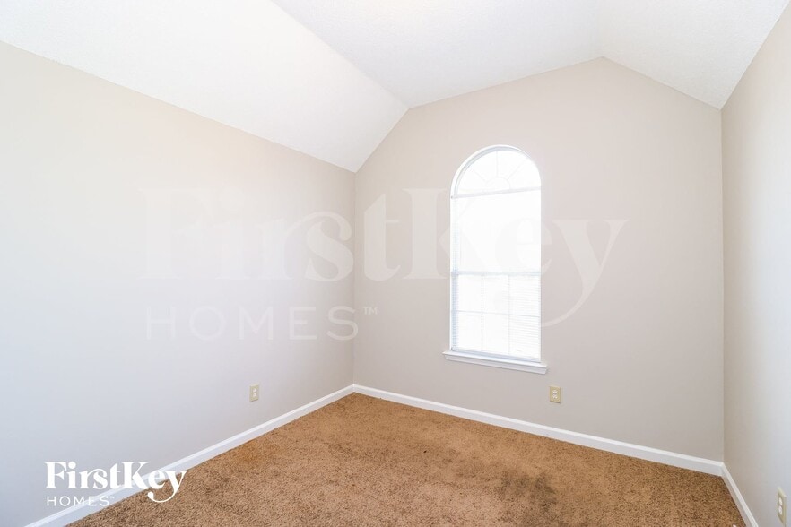 Building Photo - 6911 Lagrange Cir S