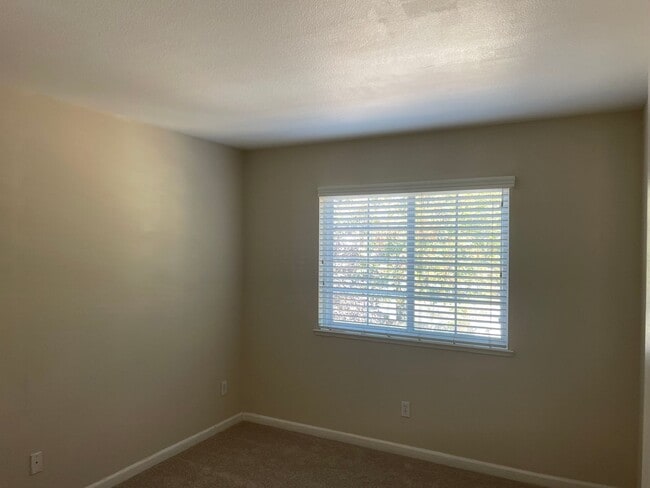 Building Photo - 2733 Sunflower Cir
