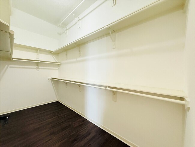 Building Photo - 4442 Chestnut Cir