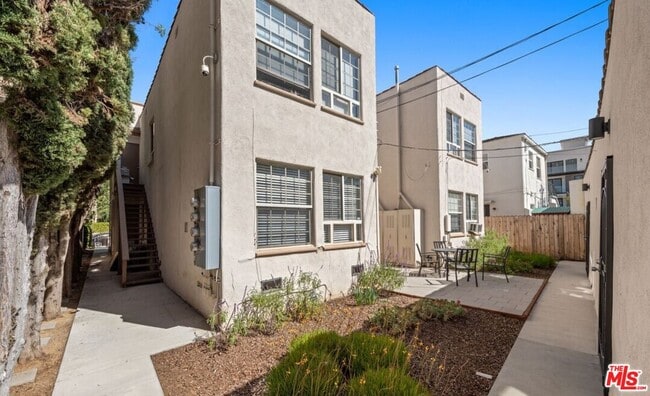 Building Photo - 1335 S Roxbury Dr