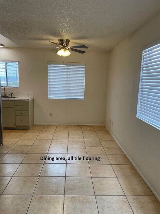 Building Photo - KIOW2332