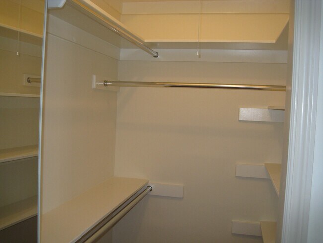 Building Photo - 9945 Robbins Dr