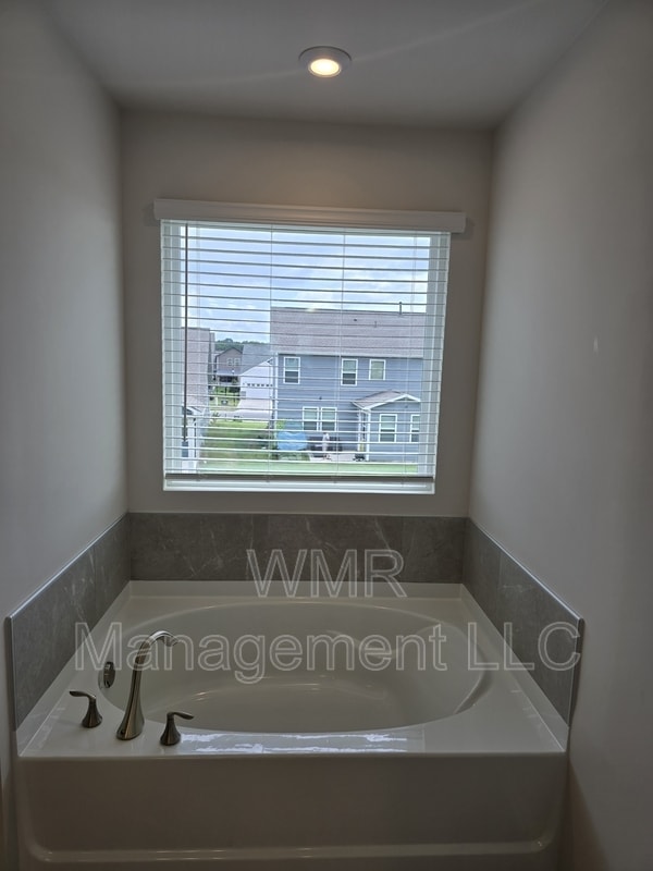 Building Photo - 1119 Bellshill Dr