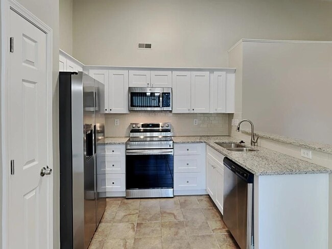 Building Photo - 2146 Clear Brook Dr