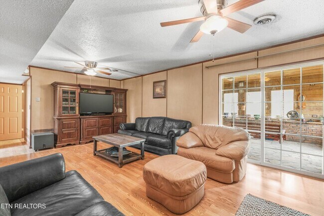 Building Photo - 1301 Chert Pit Rd