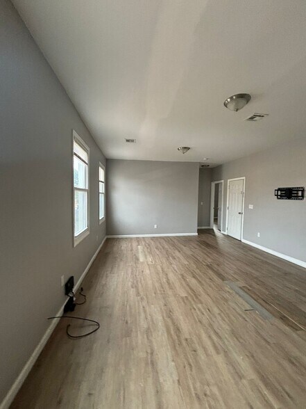 Building Photo - 353 16th Ave