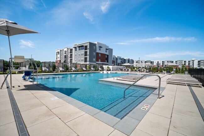 Building Photo - 999 W Fort Lee Rd