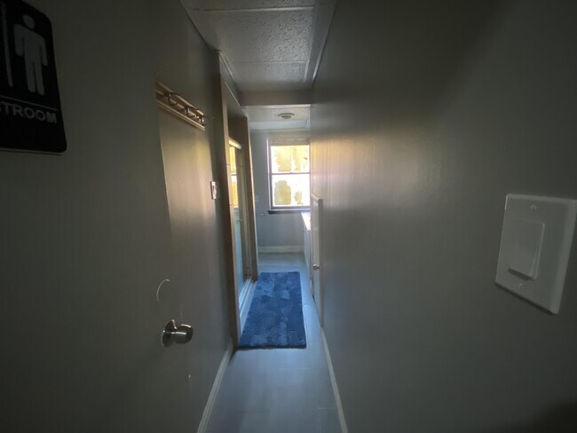 Building Photo - 1223 E Carson St