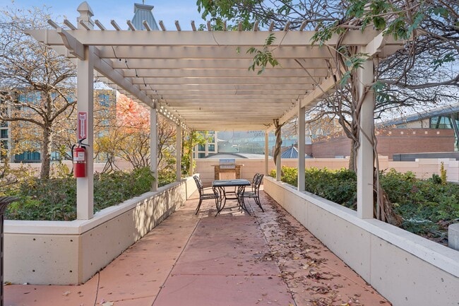 Building Photo - 5 S 500 W