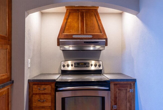 Building Photo - 4202 W Martin Dr