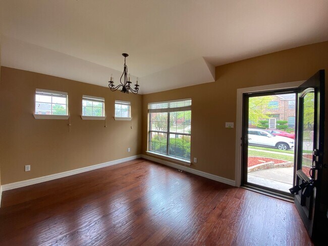 Building Photo - Great location, nice community! Won't last...
